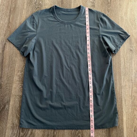 Lululemon Men’s Fundamental Short Sleeve Tee in Oil Grey/Blue - Picture 6 of 10